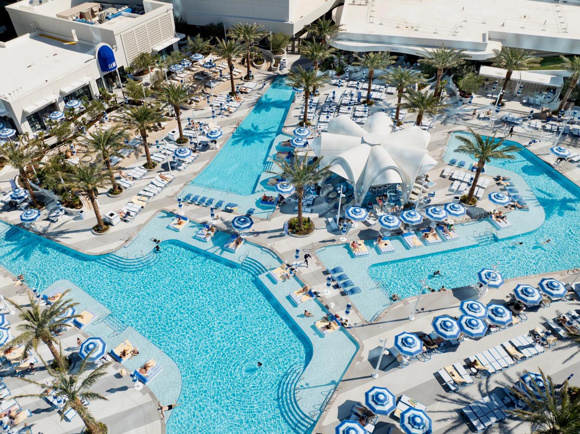 Fontainebleau ลาสเวกัส ภายนอก รูปภาพ The pool at the Wynn